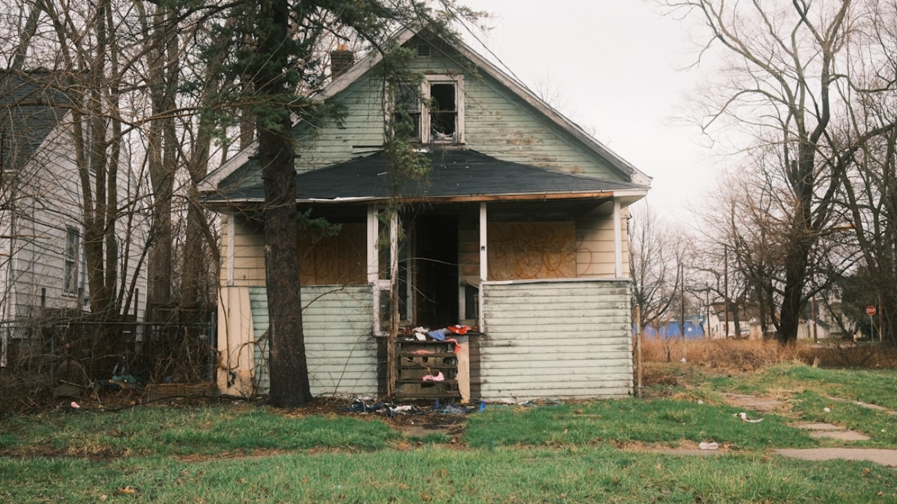 Neglected property in Ohio neighborhood